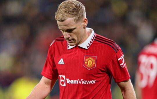 Donny van de Beek to leave Man United